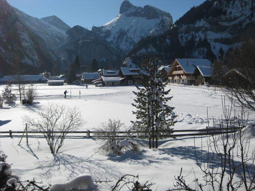 Hotel Pension Spycher Kandersteg Quarto foto