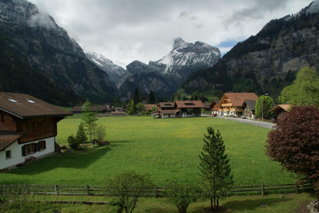 Hotel Pension Spycher Kandersteg Exterior foto